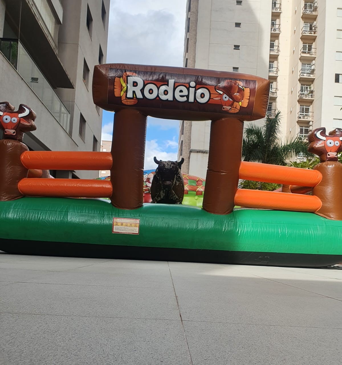 Touro Mecânico Arena de Rodeio